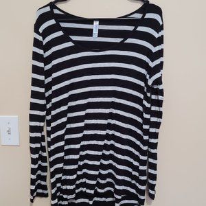 Black and gray long sleeve top